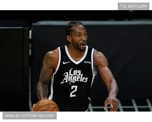 伦纳德站在弱侧，洛杉矶快船这一回合不一样